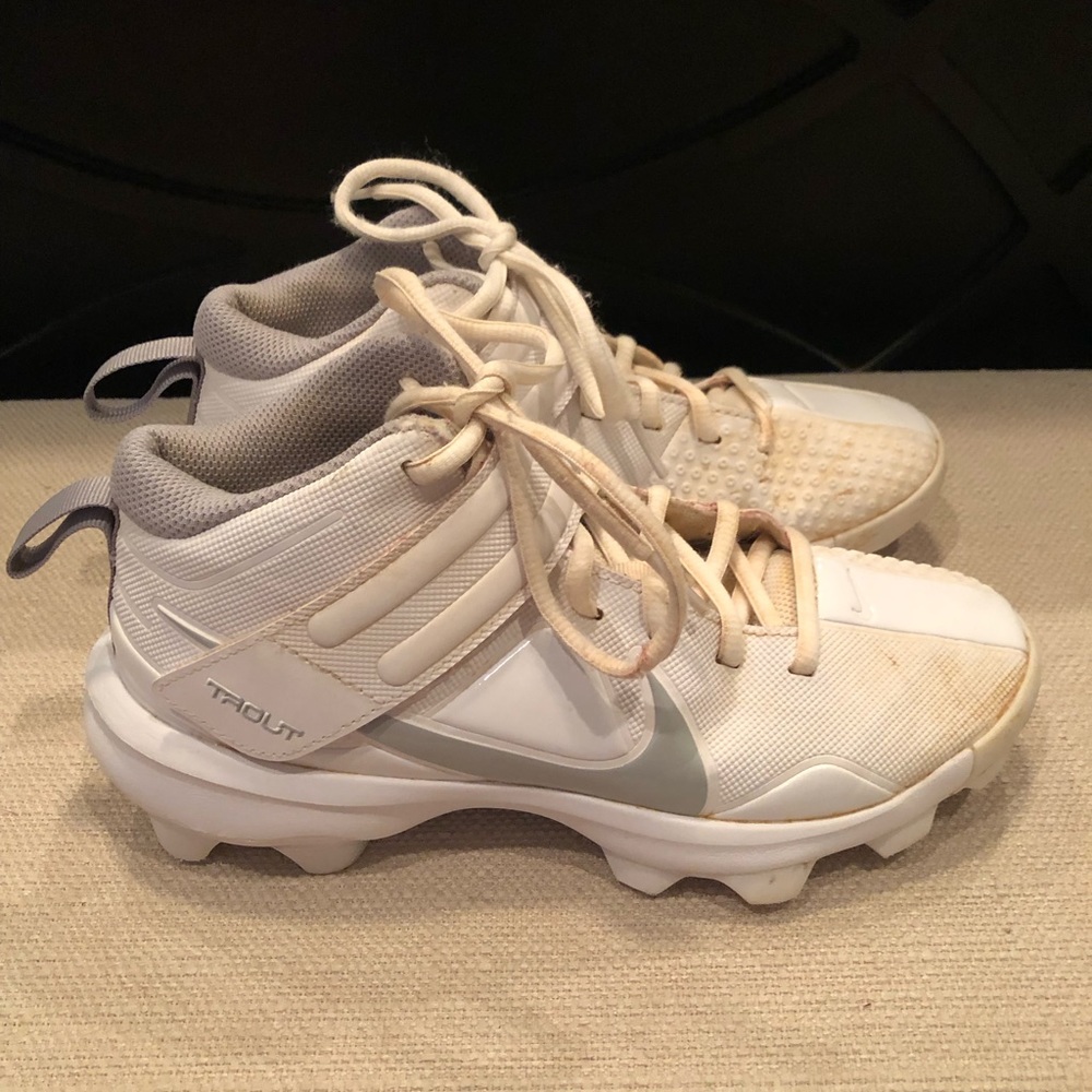 Nike Boy’s Size 4Y Mike Trout Youth Molded Baseball Cleaths